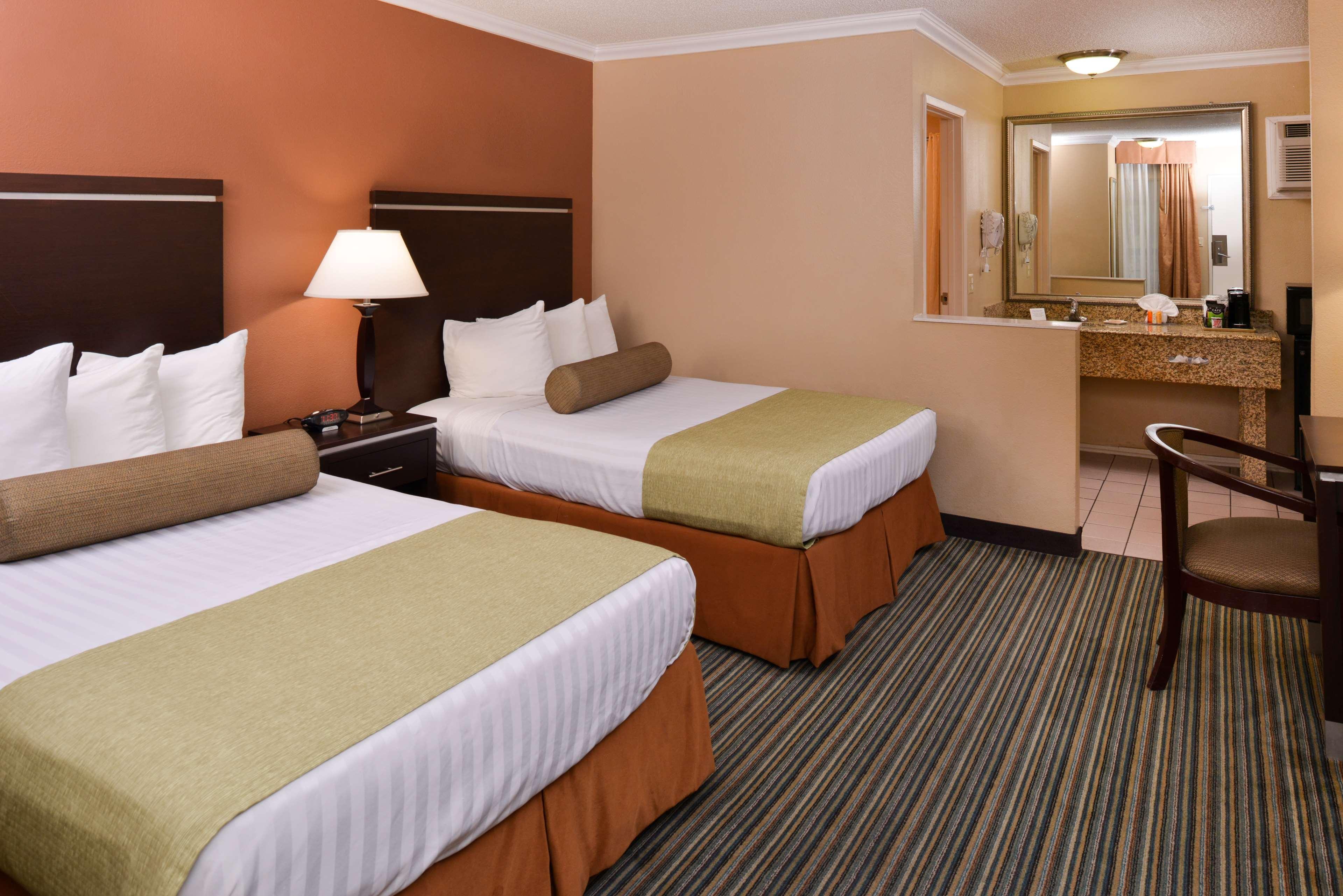Best Western Courtesy Inn Hotel - Anaheim Resort At The Park Bagian luar foto