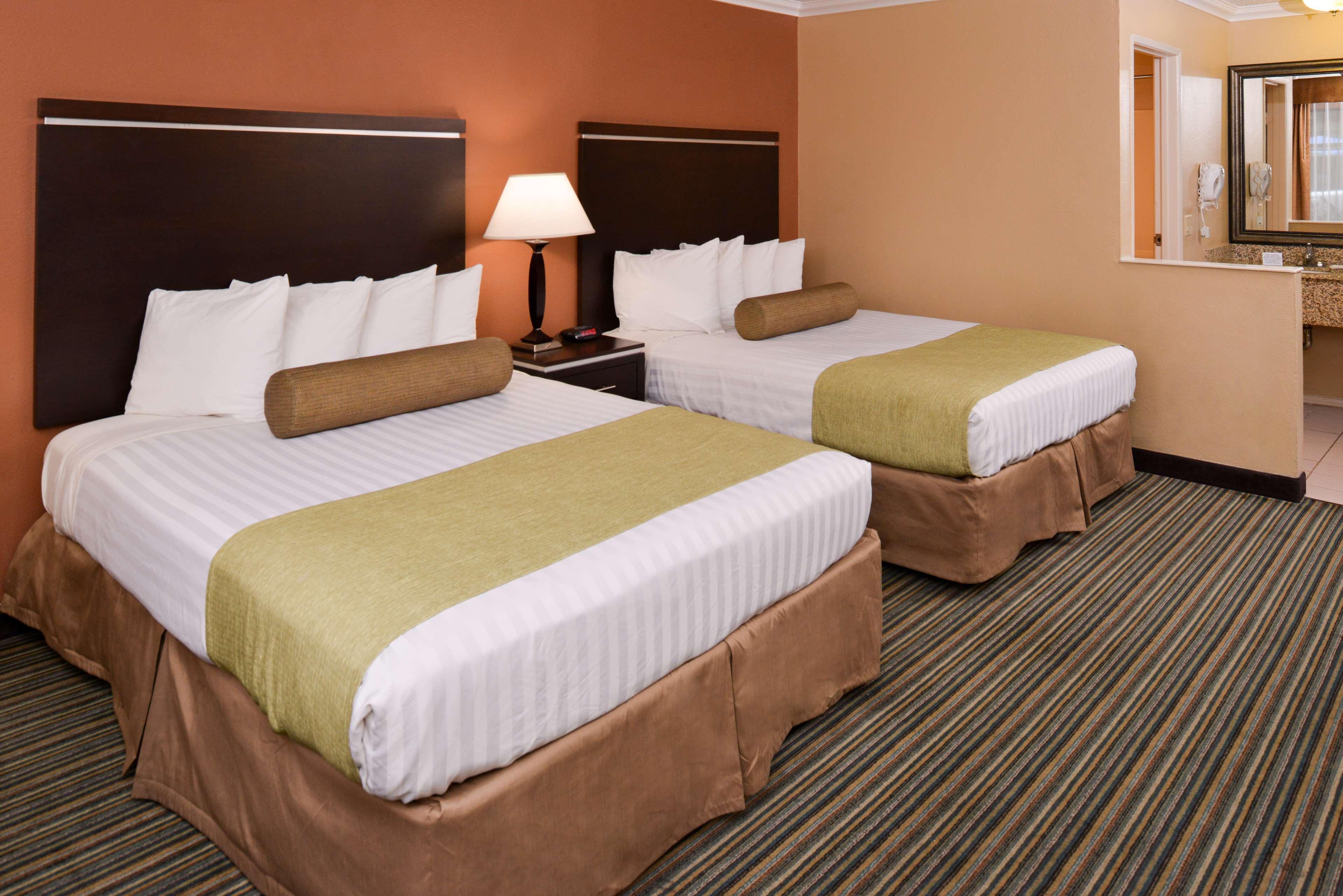 Best Western Courtesy Inn Hotel - Anaheim Resort At The Park Bagian luar foto