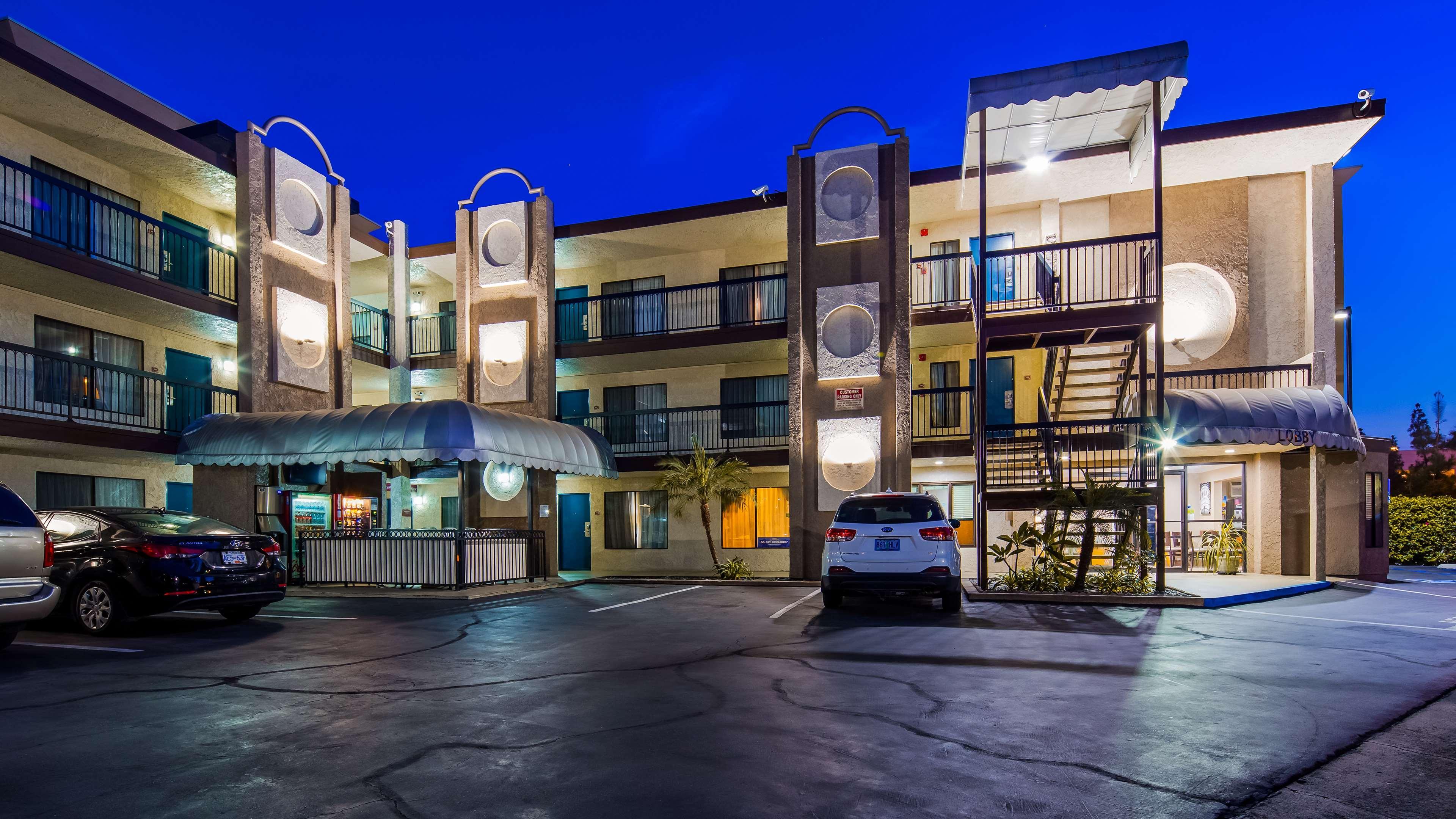 Best Western Courtesy Inn Hotel - Anaheim Resort At The Park Bagian luar foto