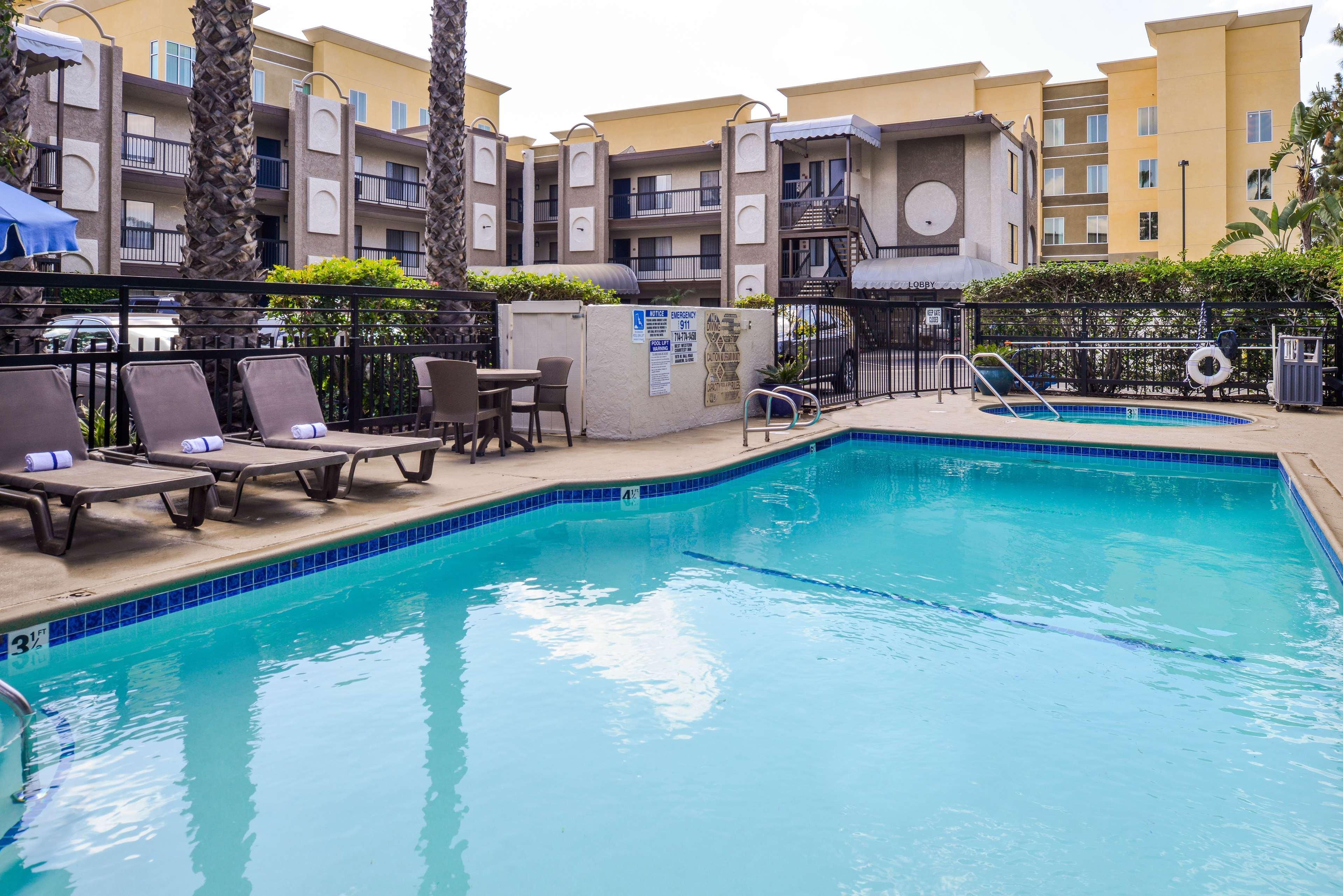 Best Western Courtesy Inn Hotel - Anaheim Resort At The Park Bagian luar foto