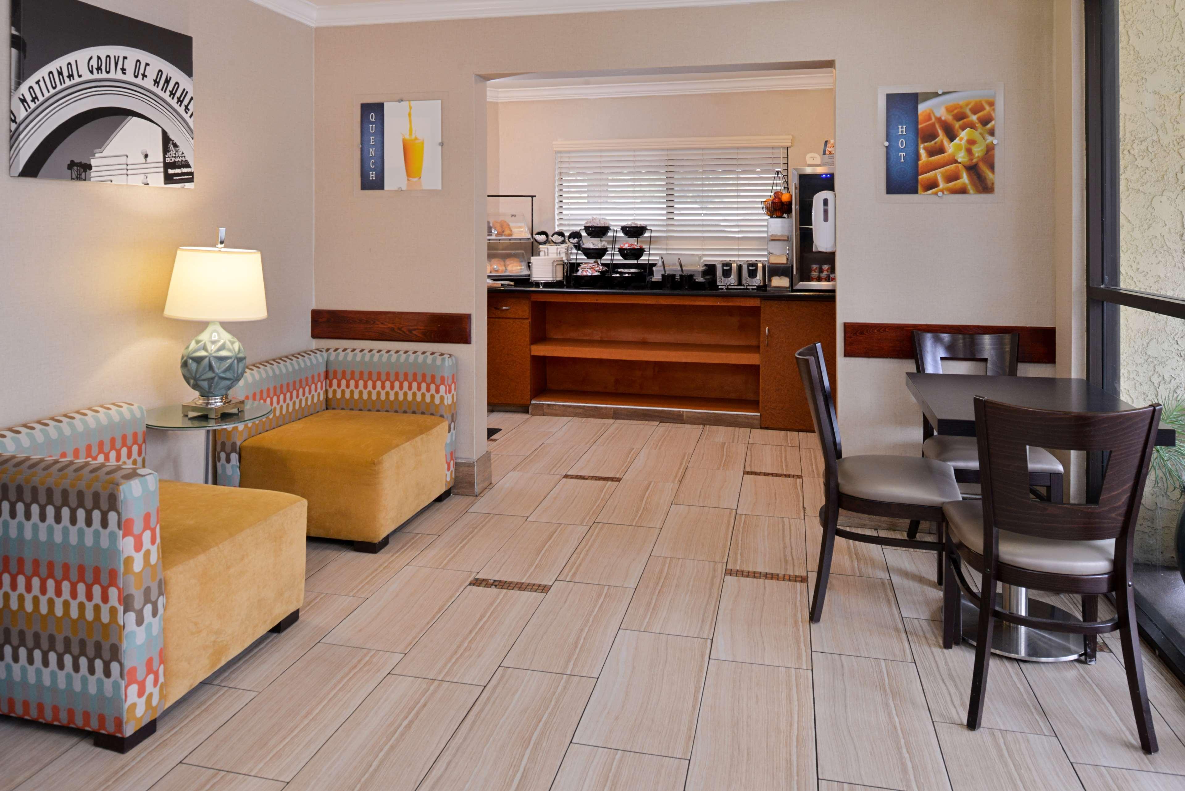 Best Western Courtesy Inn Hotel - Anaheim Resort At The Park Bagian luar foto