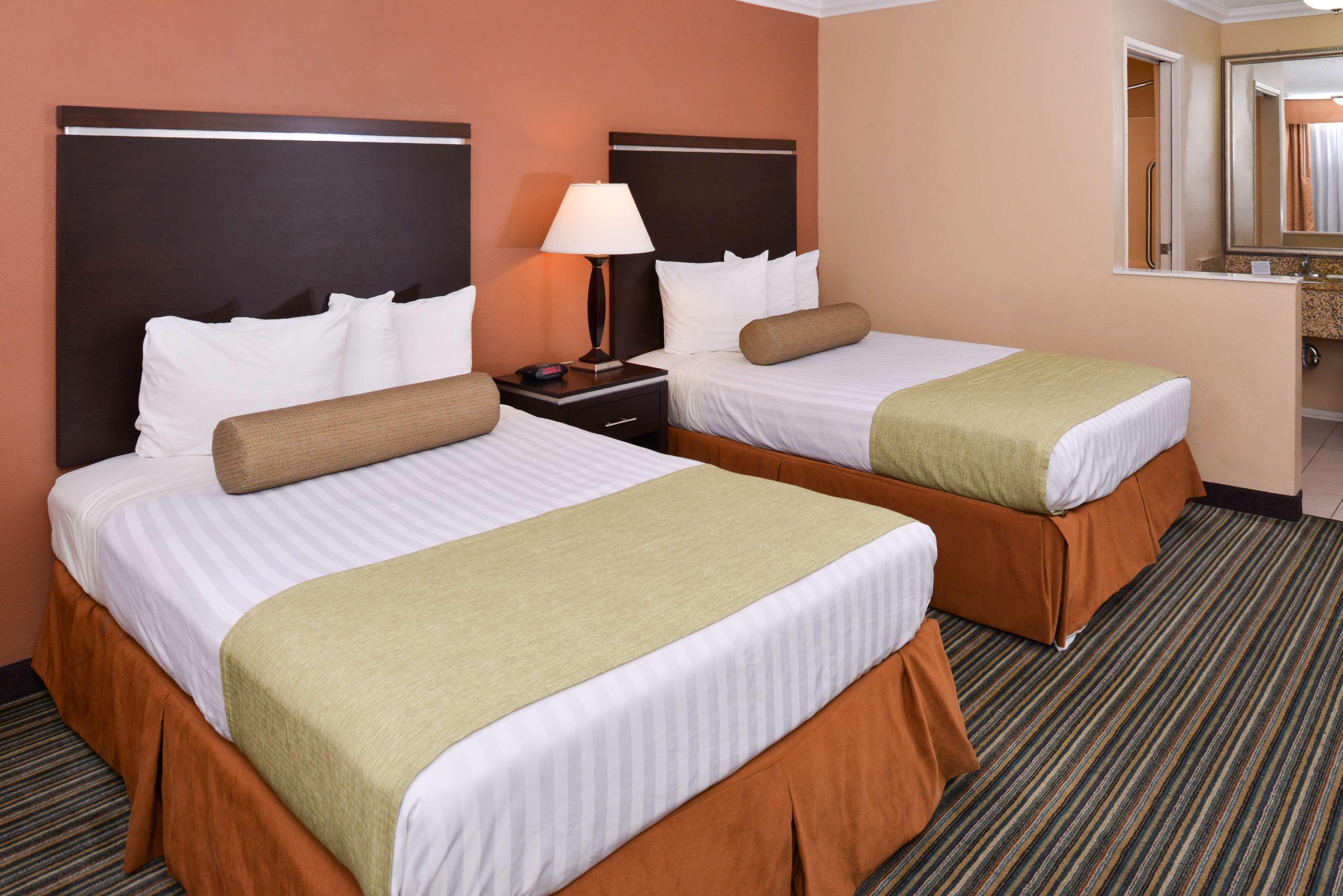 Best Western Courtesy Inn Hotel - Anaheim Resort At The Park Bagian luar foto