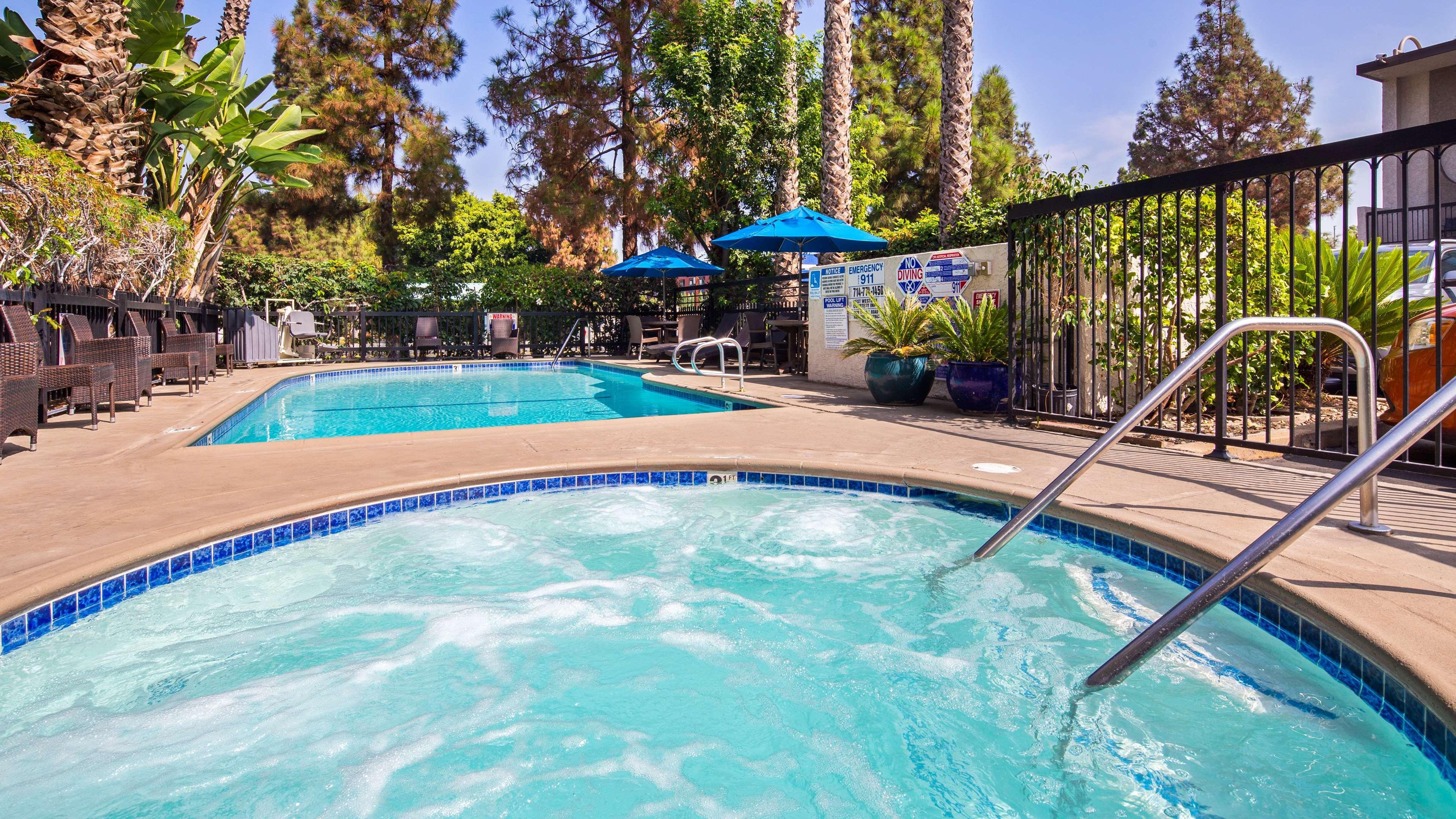 Best Western Courtesy Inn Hotel - Anaheim Resort At The Park Bagian luar foto