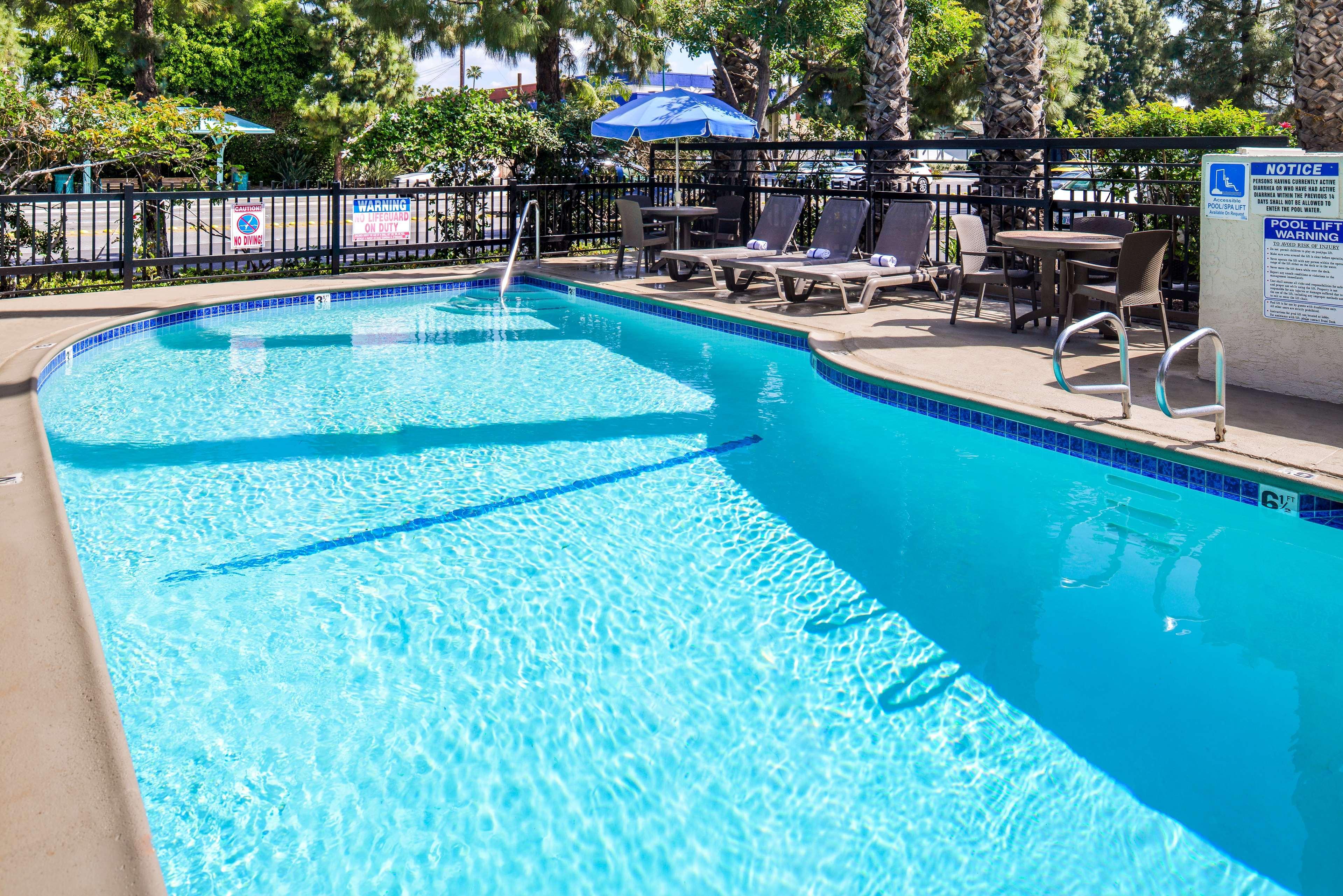 Best Western Courtesy Inn Hotel - Anaheim Resort At The Park Bagian luar foto