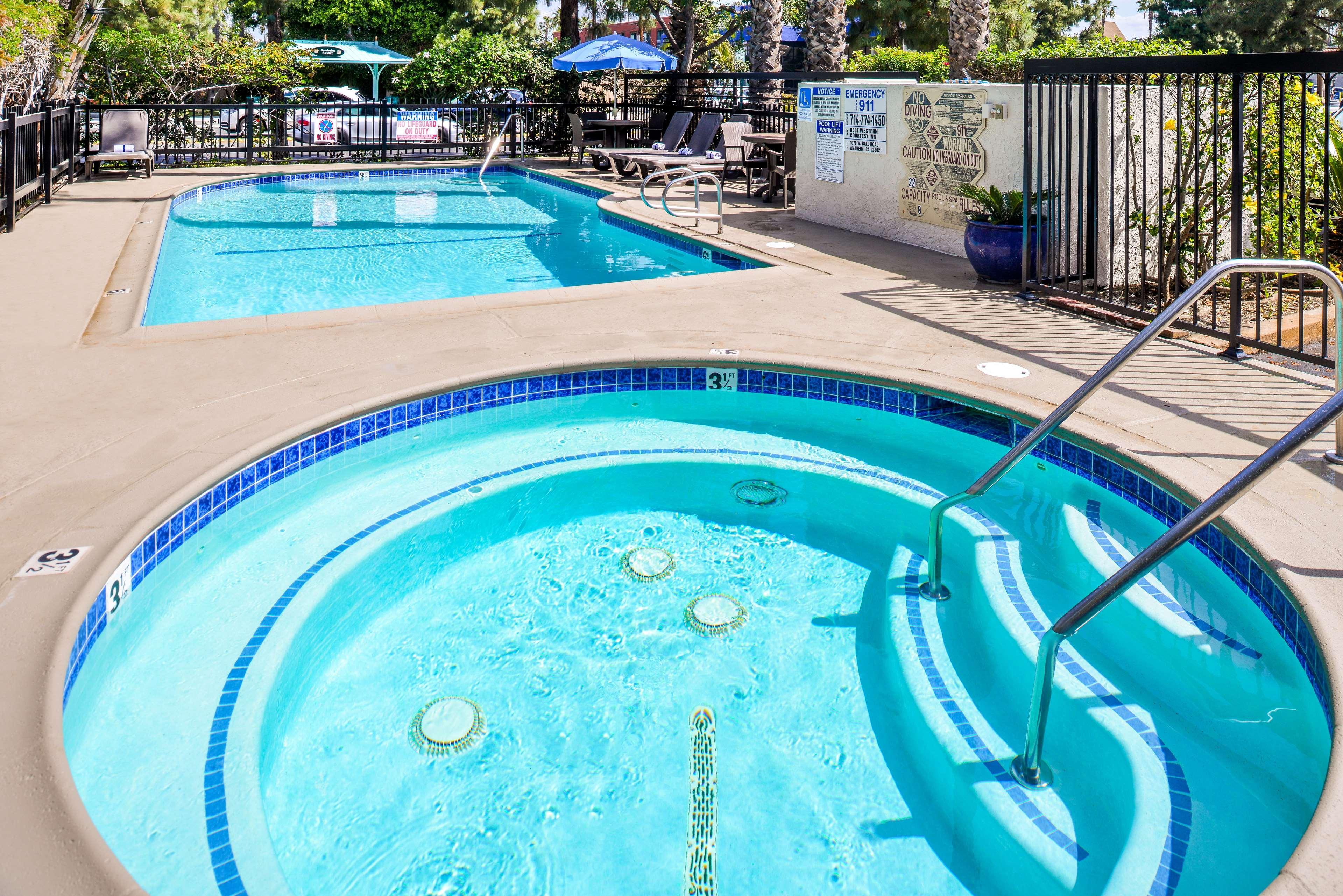 Best Western Courtesy Inn Hotel - Anaheim Resort At The Park Bagian luar foto