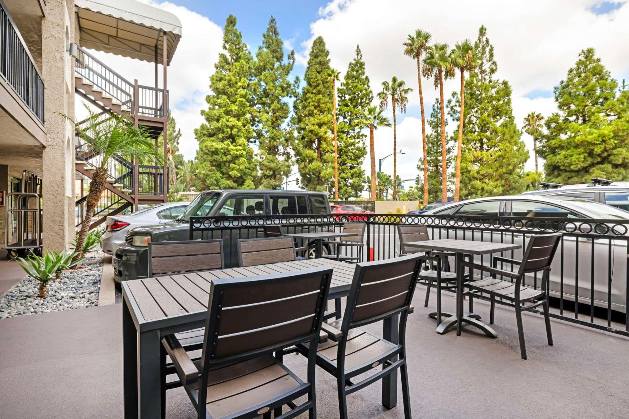 Best Western Courtesy Inn Hotel - Anaheim Resort At The Park Bagian luar foto
