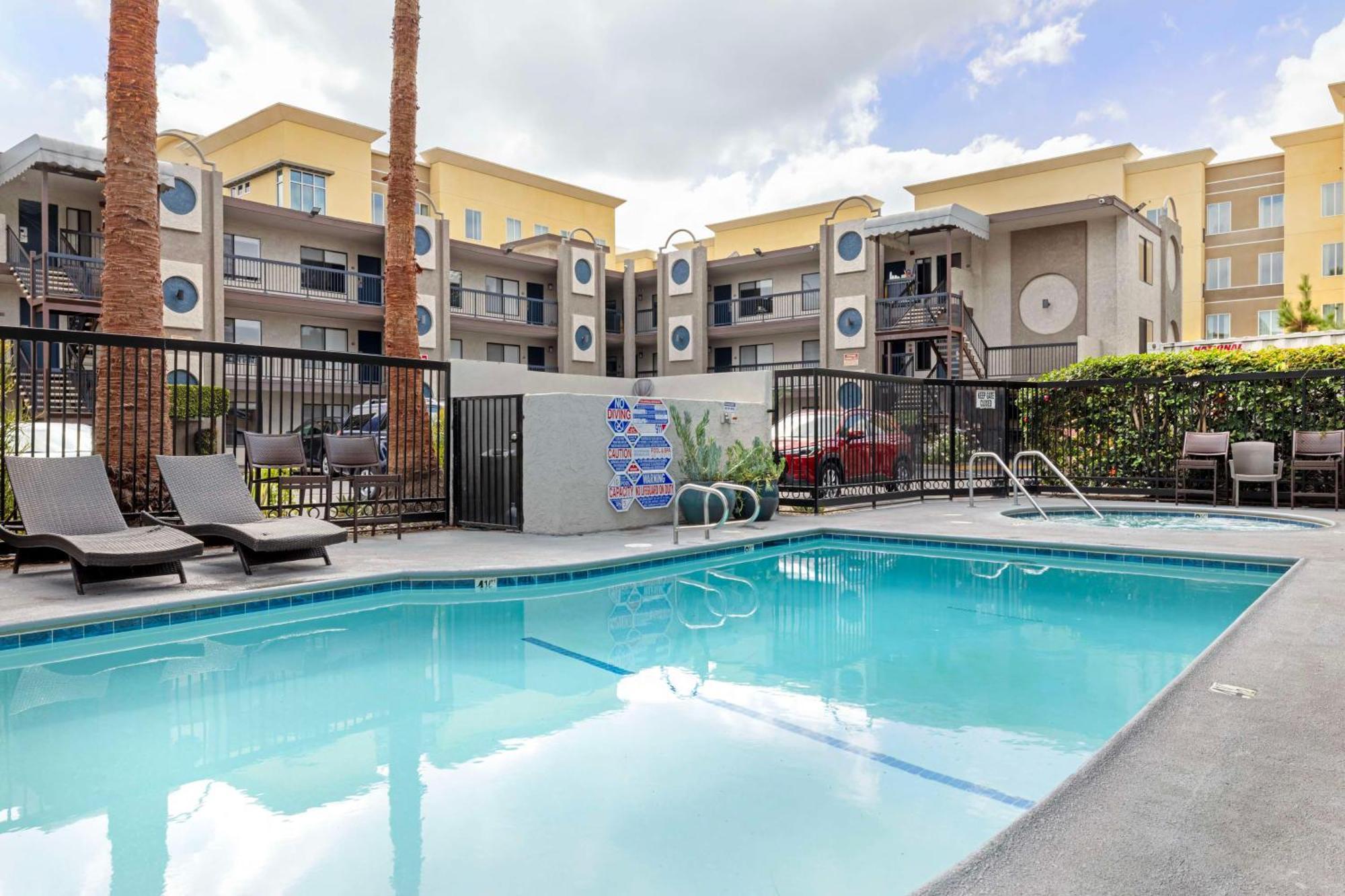 Best Western Courtesy Inn Hotel - Anaheim Resort At The Park Bagian luar foto