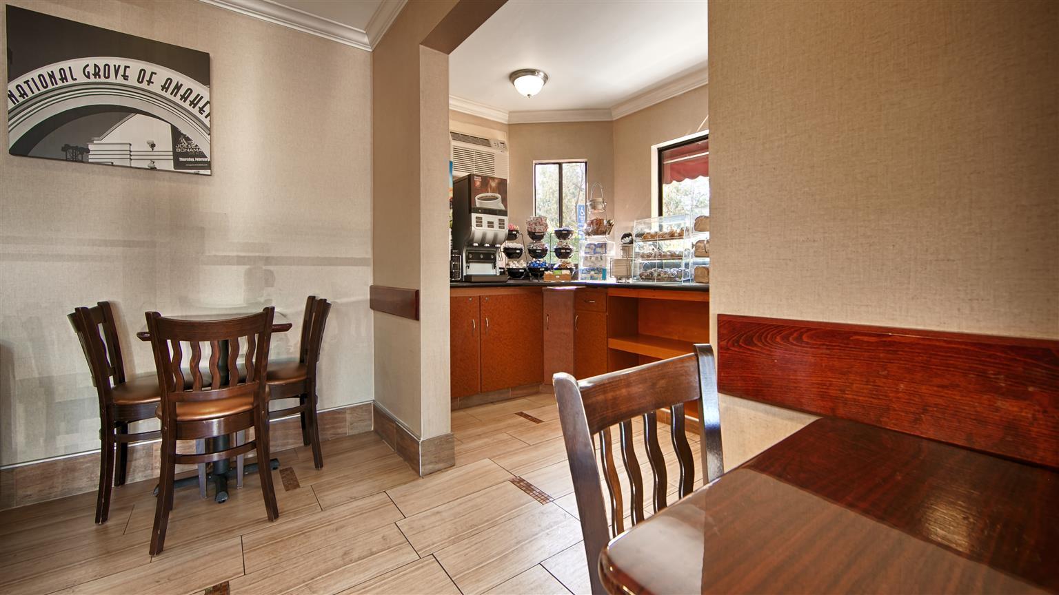 Best Western Courtesy Inn Hotel - Anaheim Resort At The Park Bagian luar foto